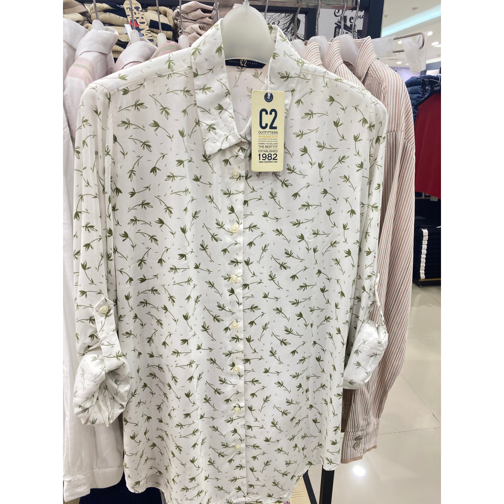 C2 kemeja motif bunga kemeja casual fit