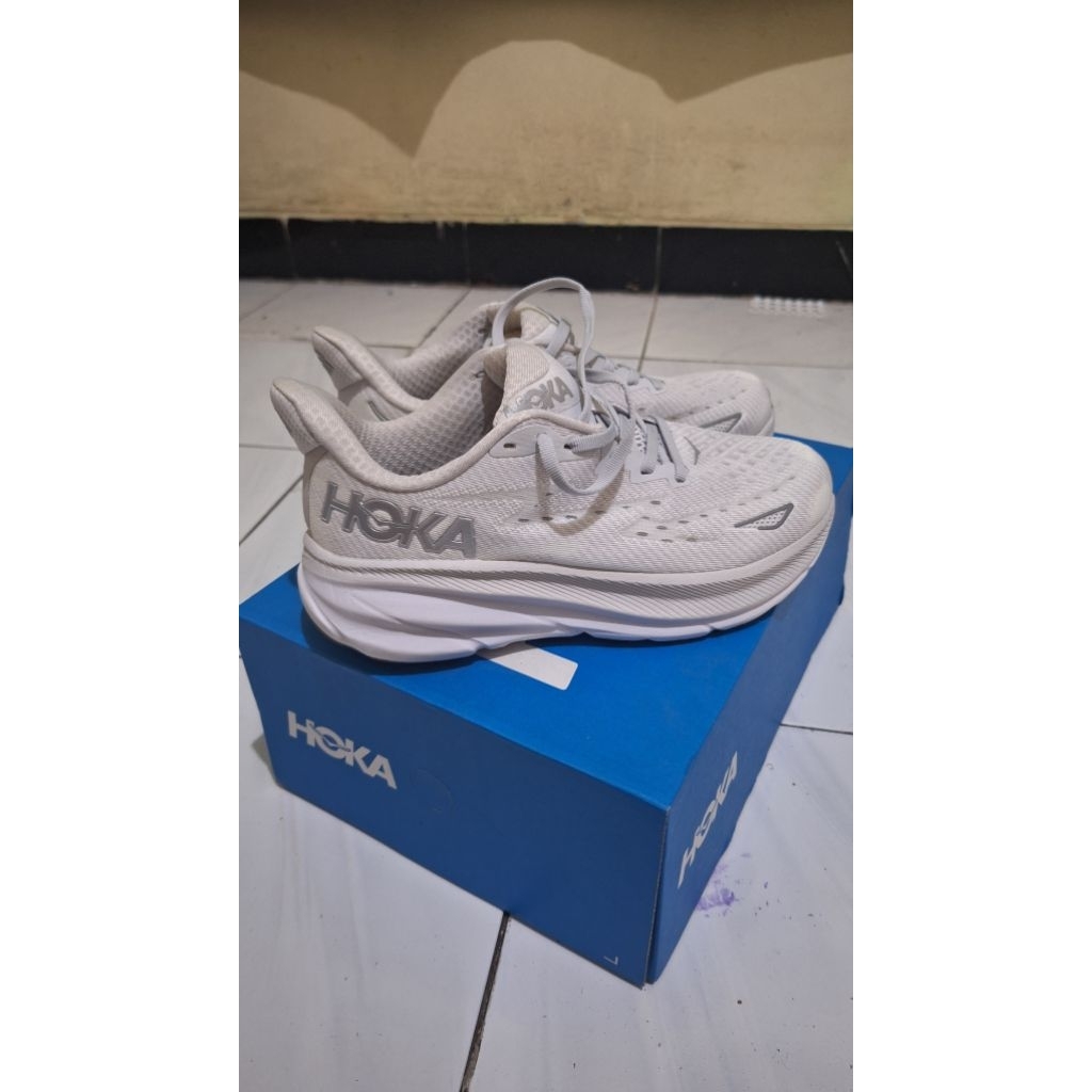 hoka sepatu wanita