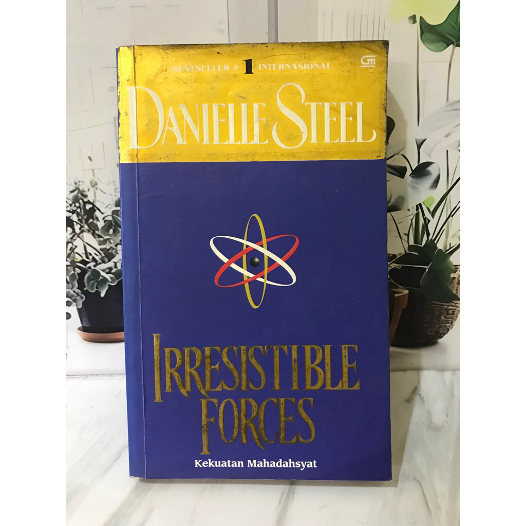 NOVEL DANIELLE STEEL || IRRESISTIBLE FORCES