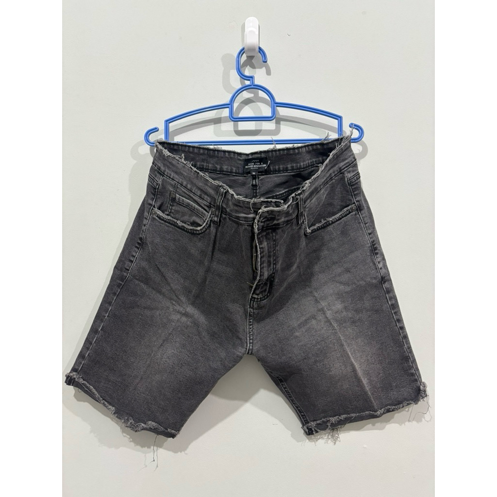 CELANA PENDEK JEANS PRIA BRAND NO FEAR SIZE AROUND 36