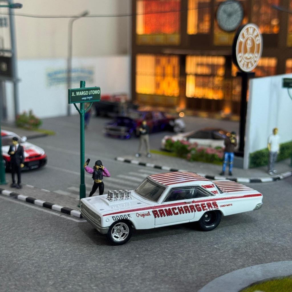 HOT WHEELS 65 DODGE CORONET LOOSE PREMIUM WHITE