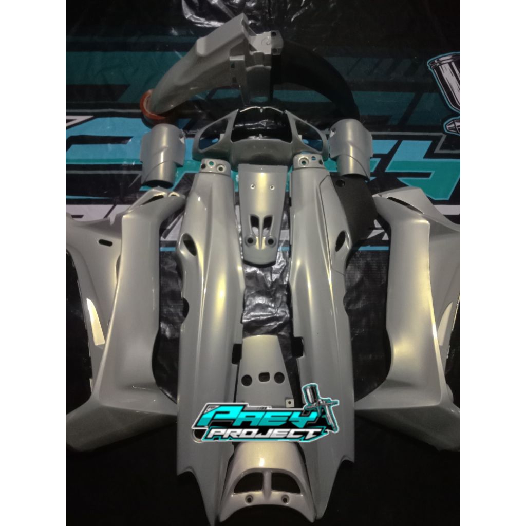 full body halus Yamaha Fiz R warna silver lembayung gold. cover body halus Yamaha Fiz R Full set