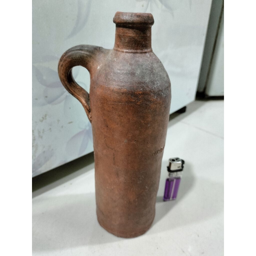 Guci botol kuno VOC Belanda tinggi 24cm keramik temuan sungai Mahakam