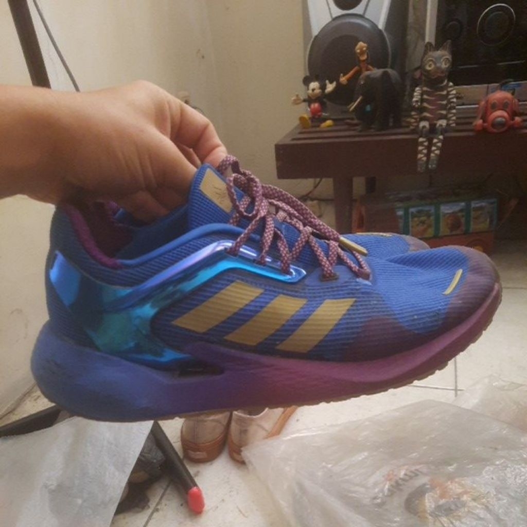 Sepatu adidas pria size 45/43 masuk