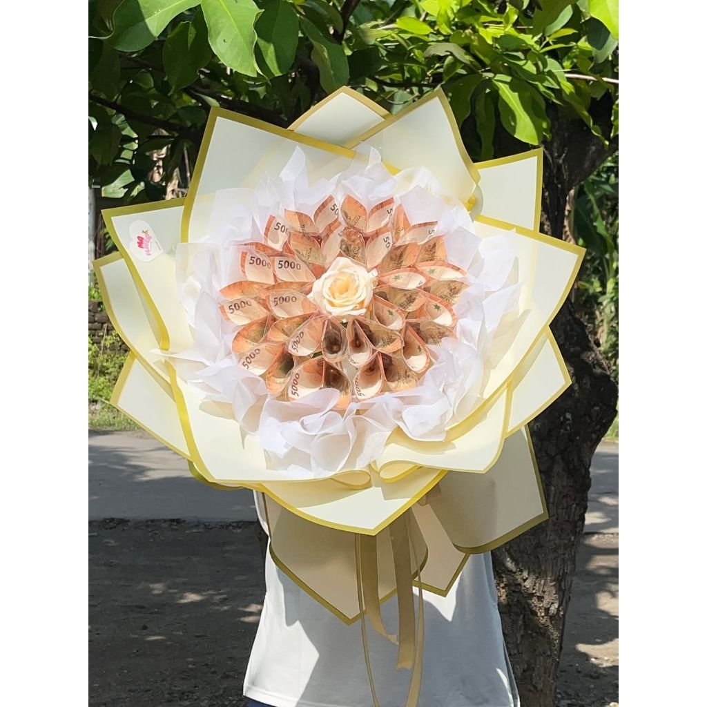 "Golden Bloom Money Bouquet (Pecahan Rp5.000)"