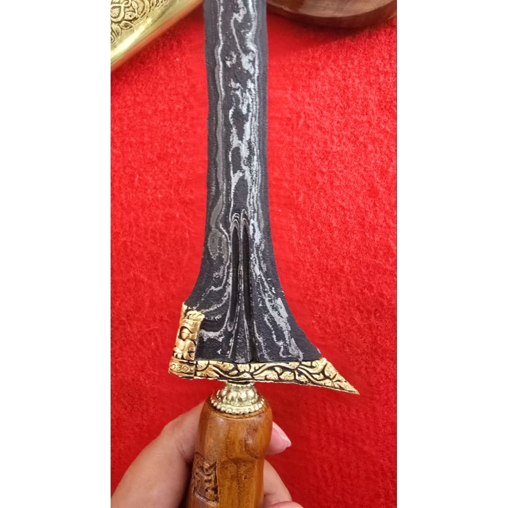 keris jalak sangu tumpeng kinatah makoro