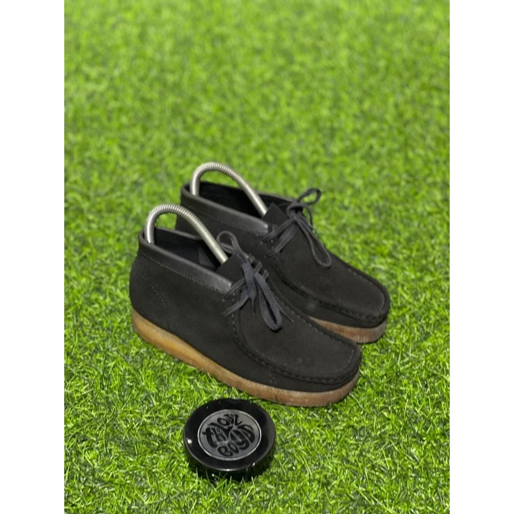CLARKS WALLABEE BLACK SUEDE
