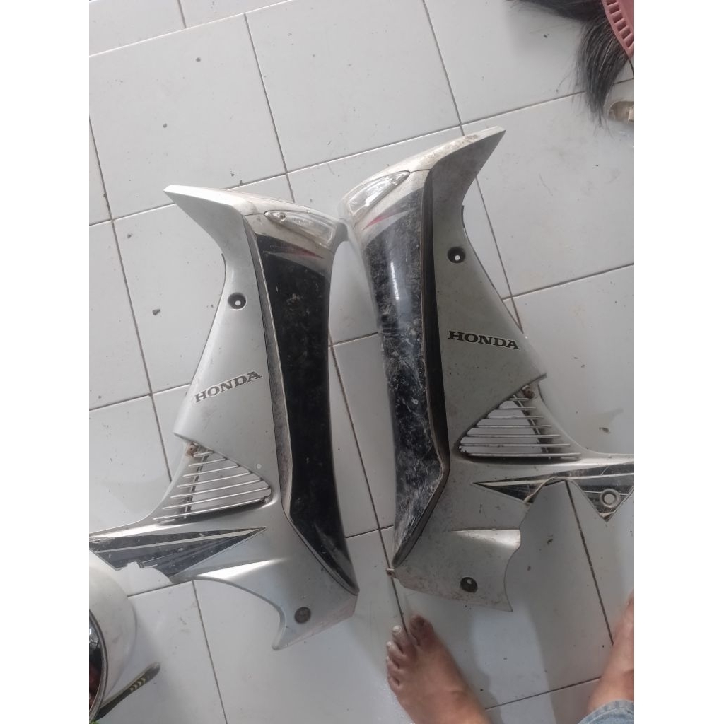 sepasang body supra X 125 lama original