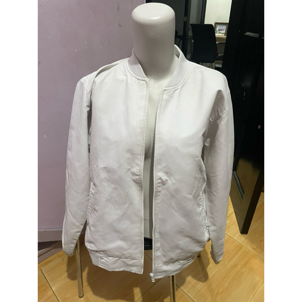 Jaket Putih Bomber