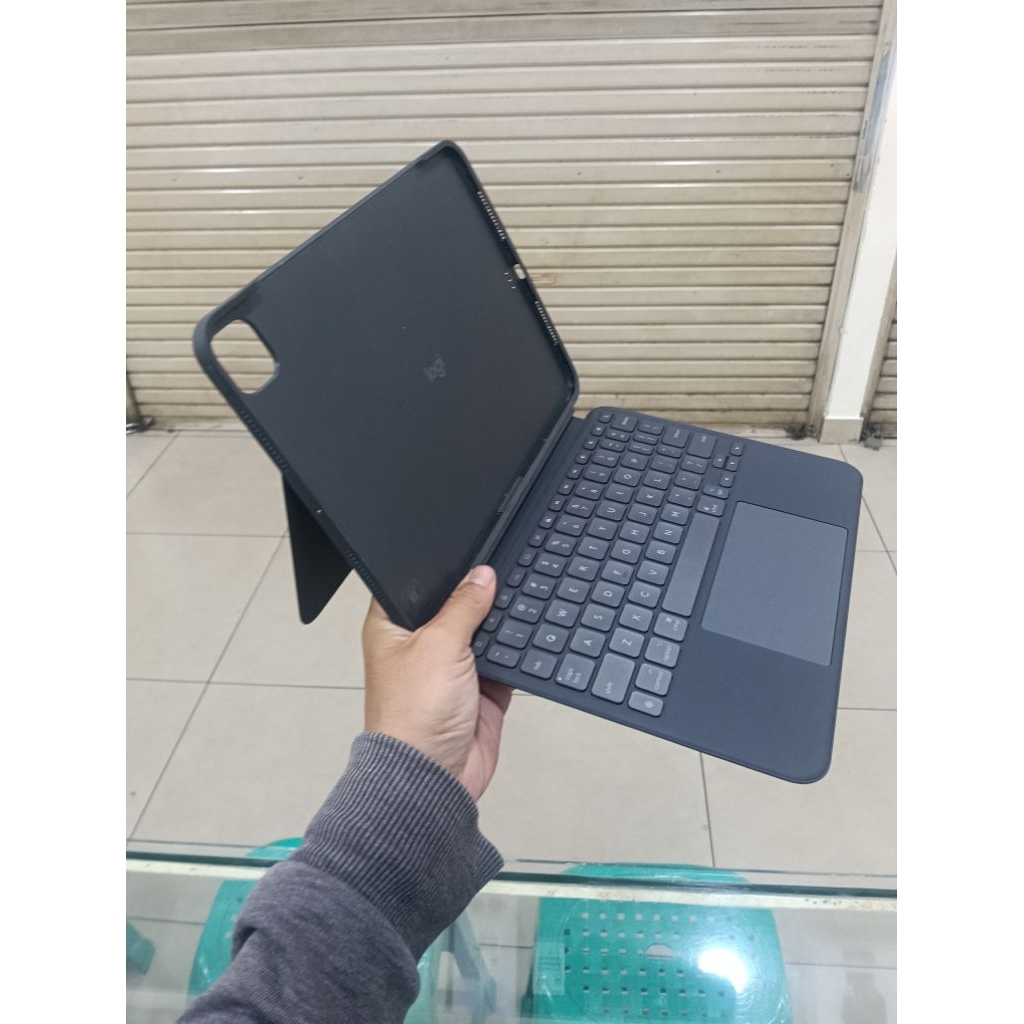 keyboard logitech ipad pro M4 ukuran 11 inc