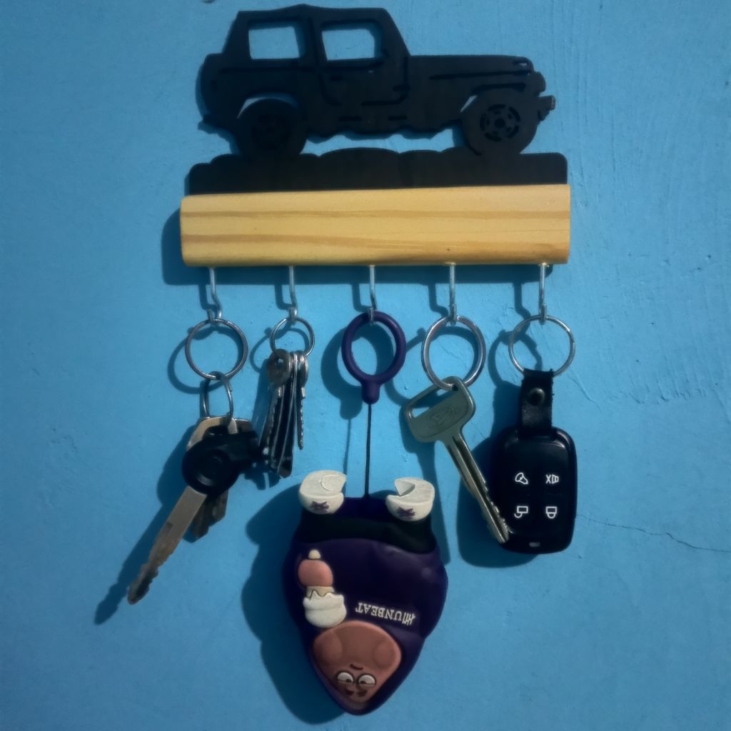 Gantungan kontak mobil