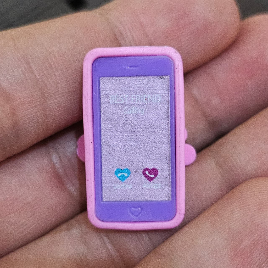 Aksesoris HP Ungu & Case Pink Boneka Barbie