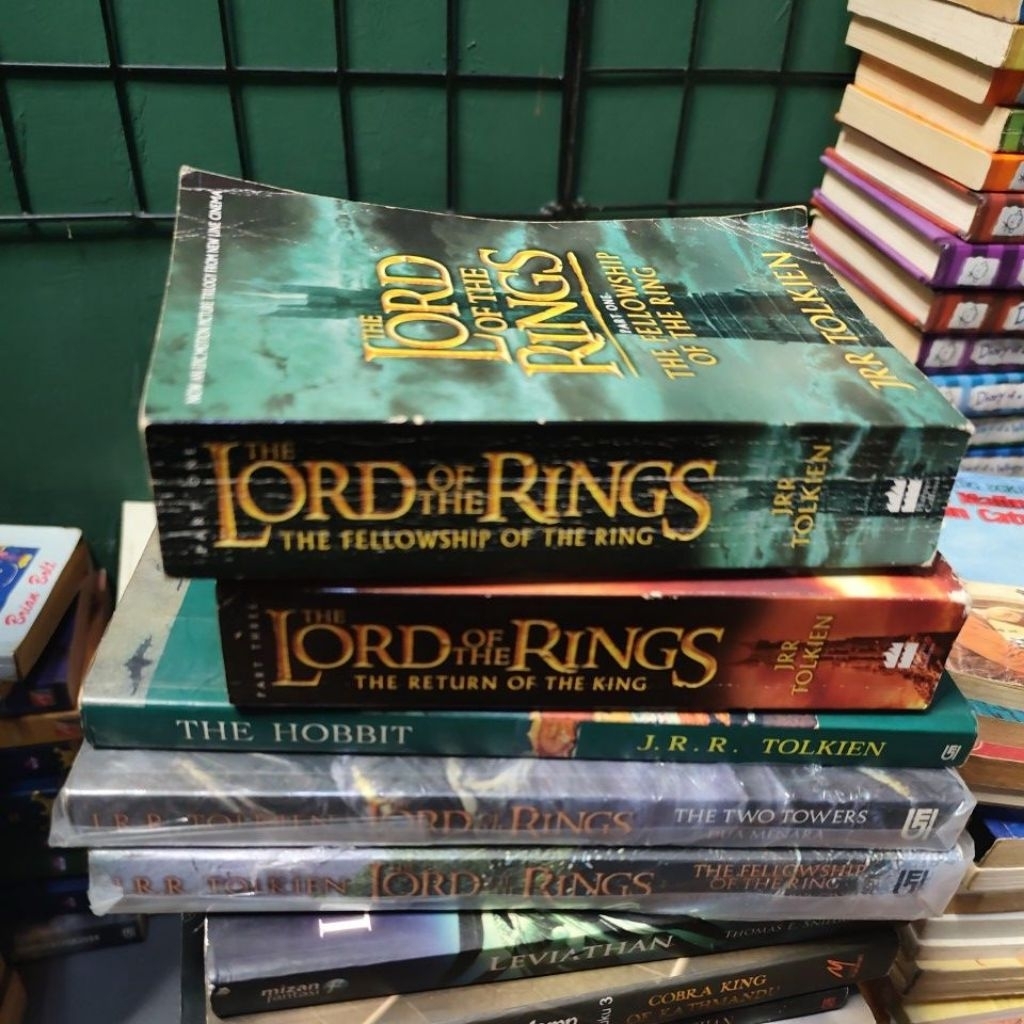 Novel Lord Of The Rings  Original J. R. R Tolkien Preloved