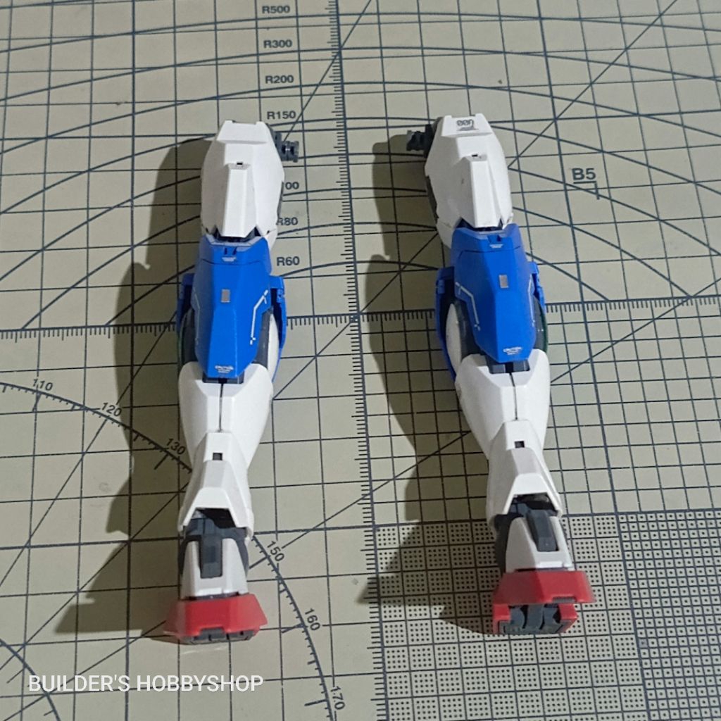 BANDAI MG 1/100 MASTER GRADE GUNPLA GUNDAM OO 00 QANT QAN T QAN[T] FULL SABER PART PARTS LEGS UNIT 1