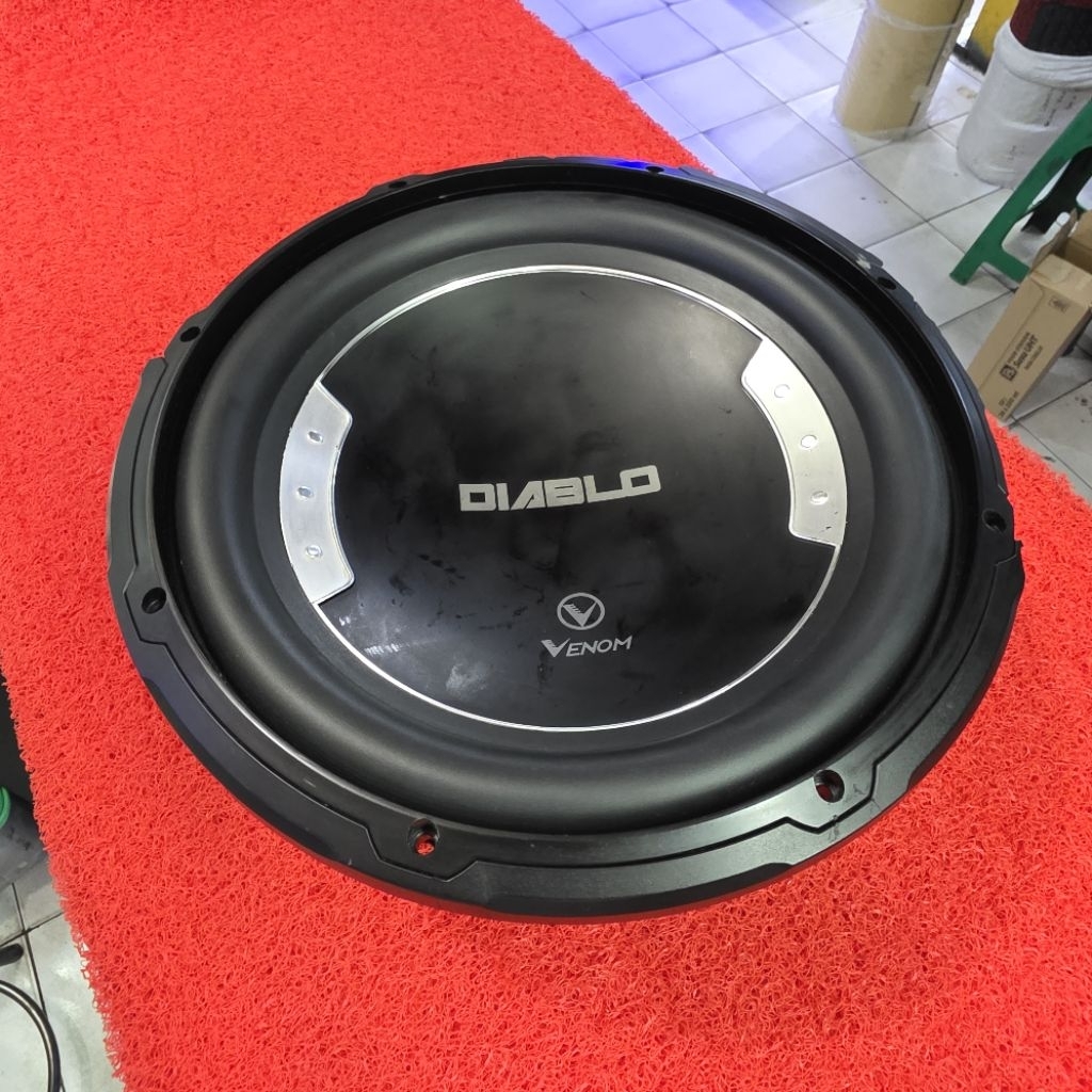 Subwoofer VENOM DIABLO VX 12 D Subwoofer VENOM 12 in copotan