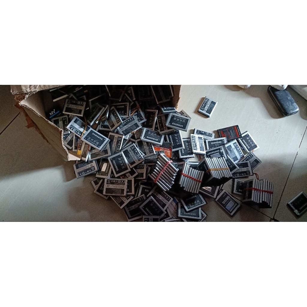 Batre Bekas Copotan  Gak Kembung Samsung Lipat e1272/Samsung Guru B310E  Kondisi Gambling