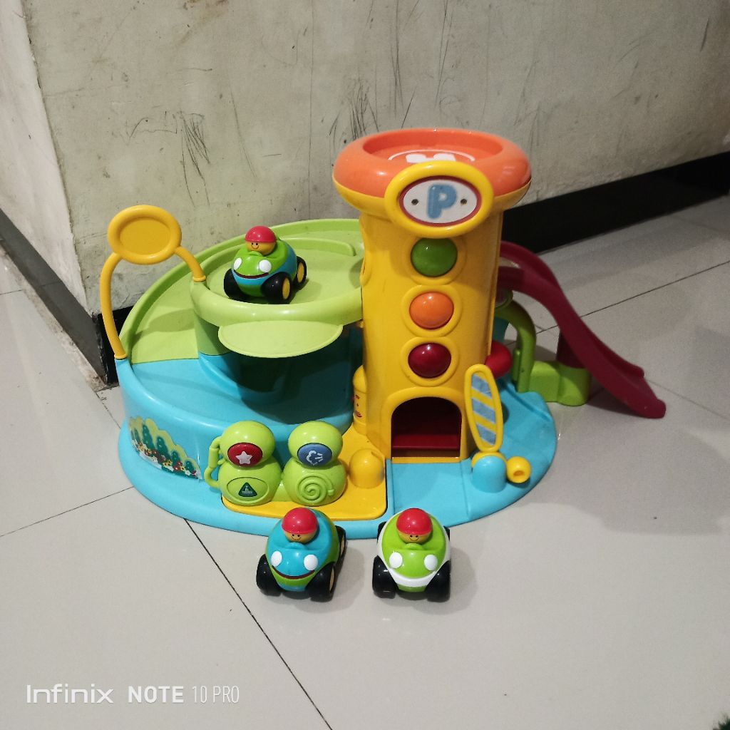 Track ELC Whizz Around Garage