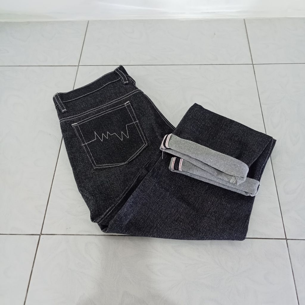 CELANA JEANS DENIM PRIA SELVEDGE RAW DENIM MOVEMENT