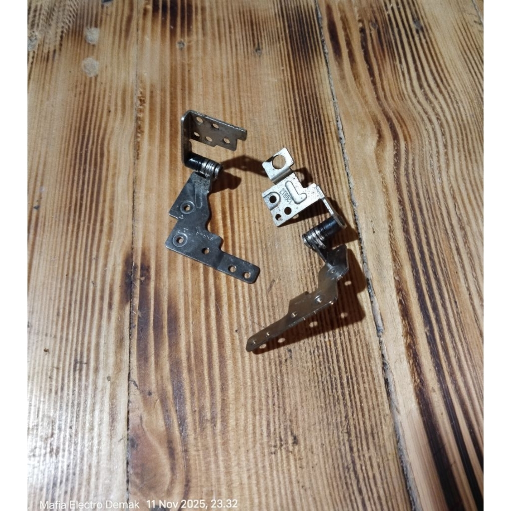 Engsel laptop Lenovo ideaped S400 Normal seken original