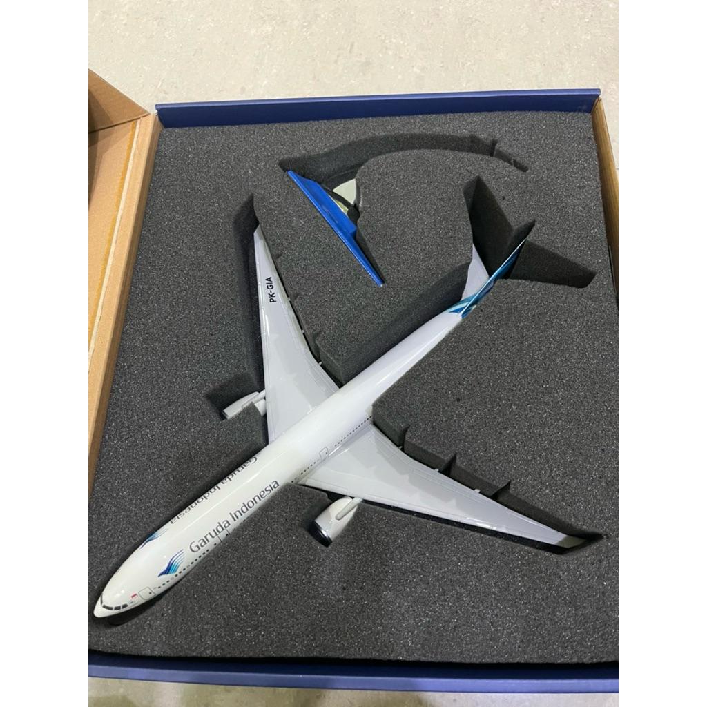 Miniatur Garuda Indonesa B777 - 300ER