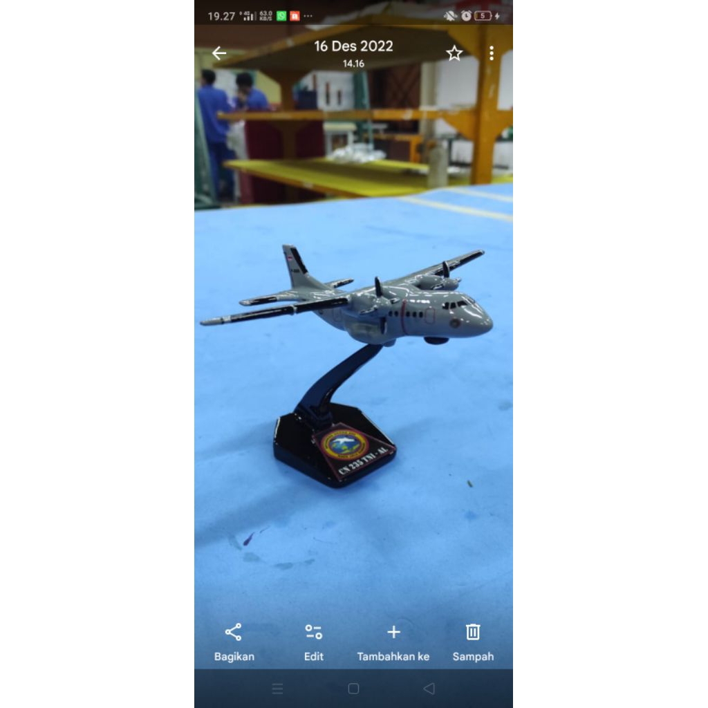 miniatur pesawat cn 235 tni al