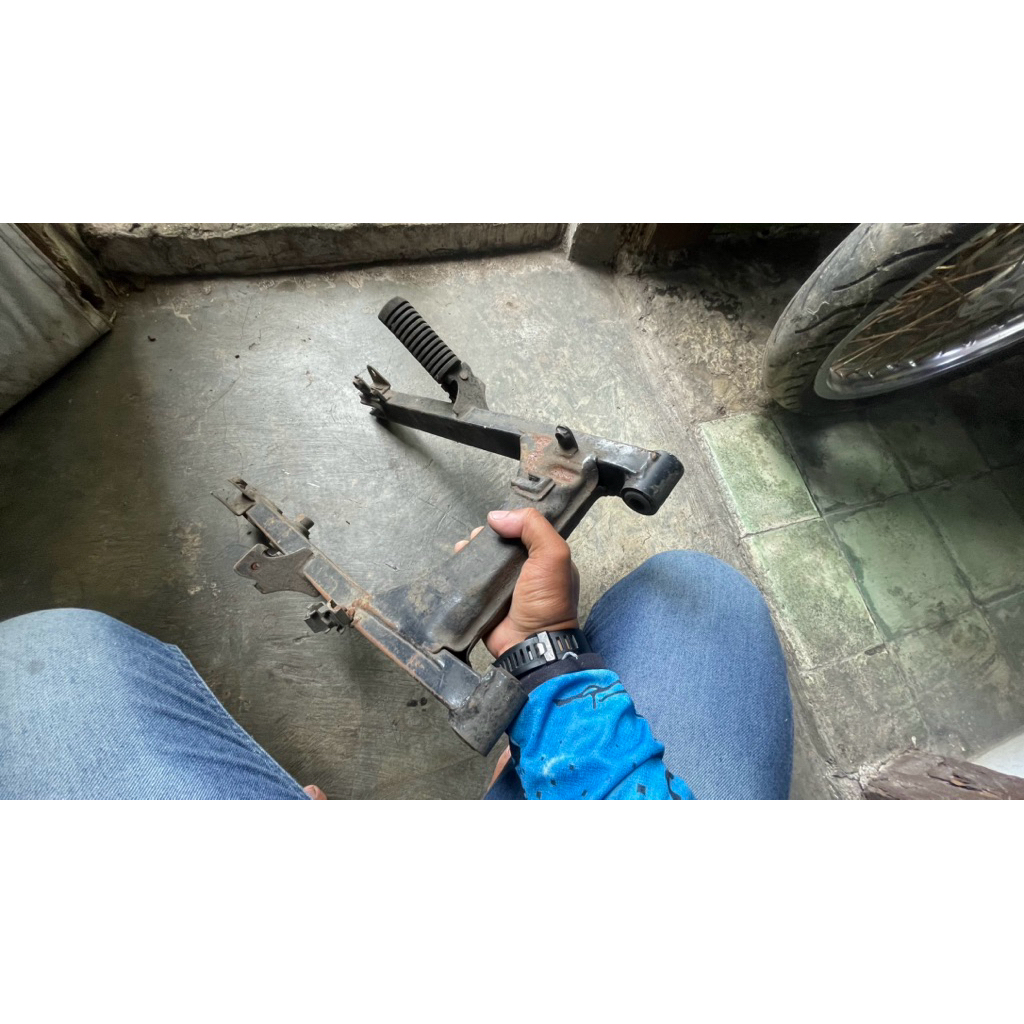 SWING ARM GL PRO GL MAX SASIS LENGAN AYUN GL PRO GL MAX ORIGINAL COPOTAN ASLI CENTER LURUA TIDAK BEN