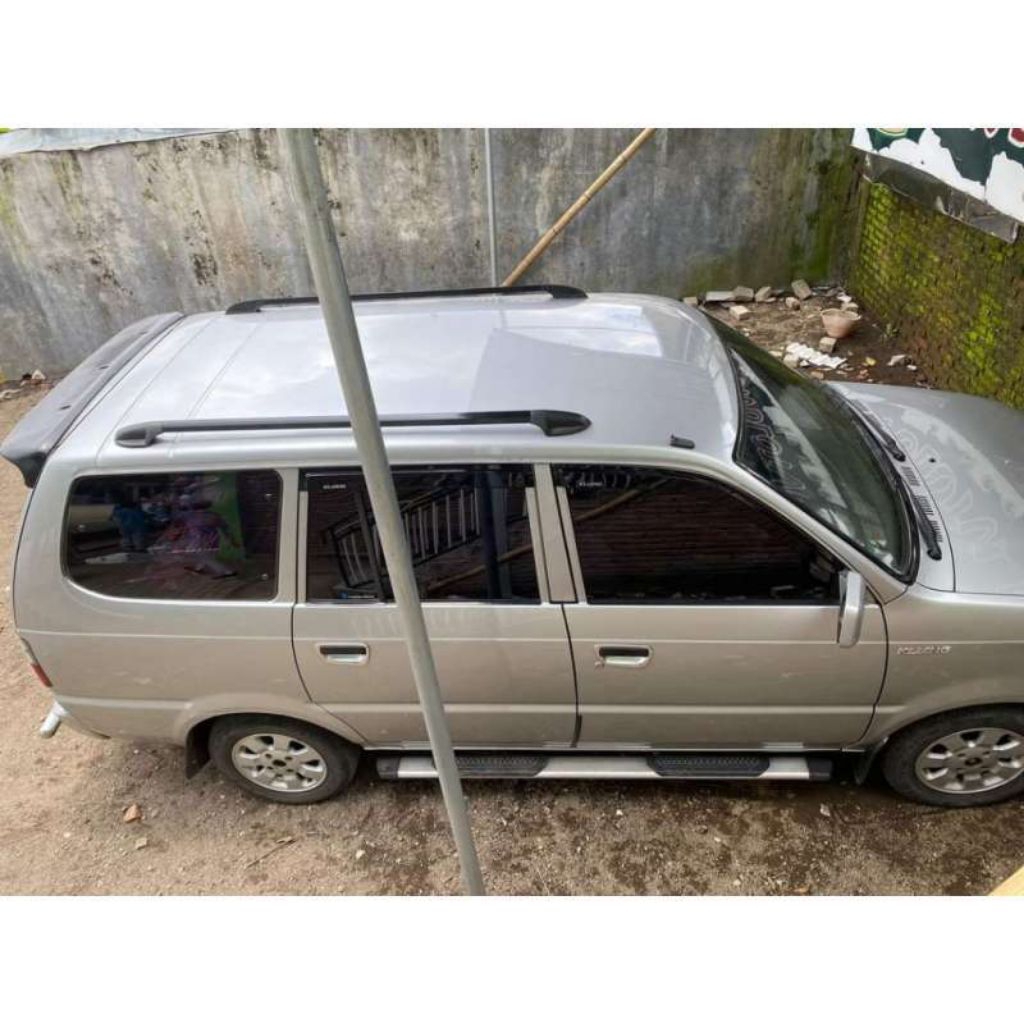 Roof rail atas mobil Toyota kijang