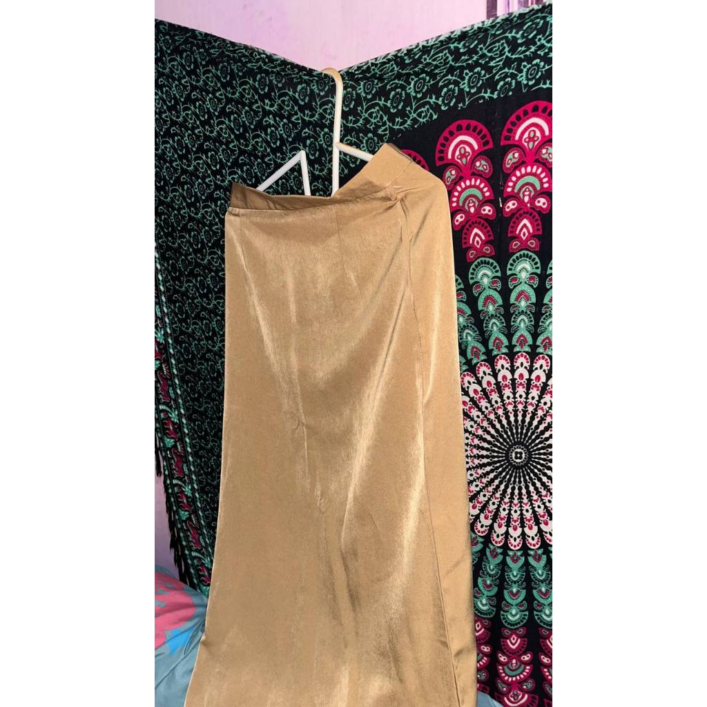 Rok span wanita coklat muda