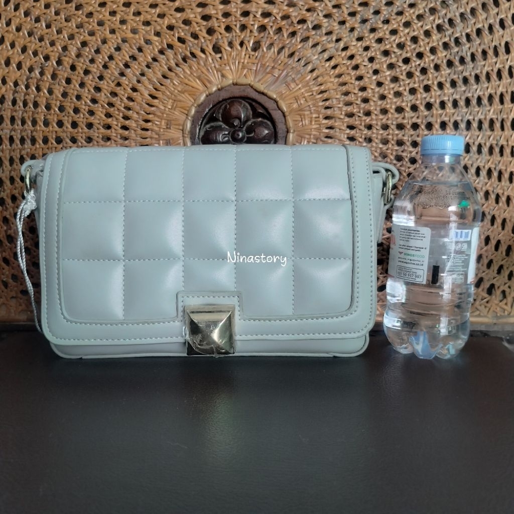 CLEARANCE LesCatino kondisi 80% slingbag, selempang, quilted, resleting, women bag, tas wanita, cuci