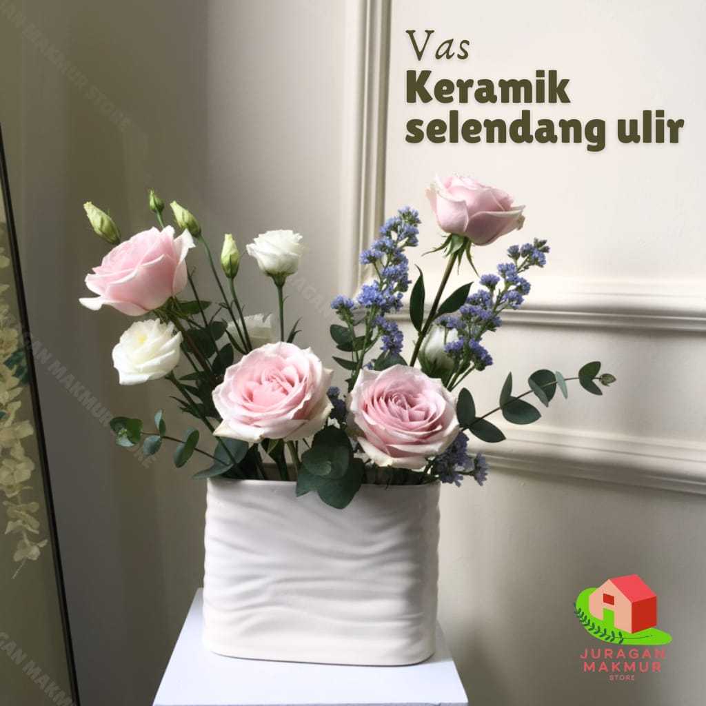 Vas Bunga/ Vas Keramik Selendang Ulir / Vas Keramik warna putih gading Vas model oval tinggi