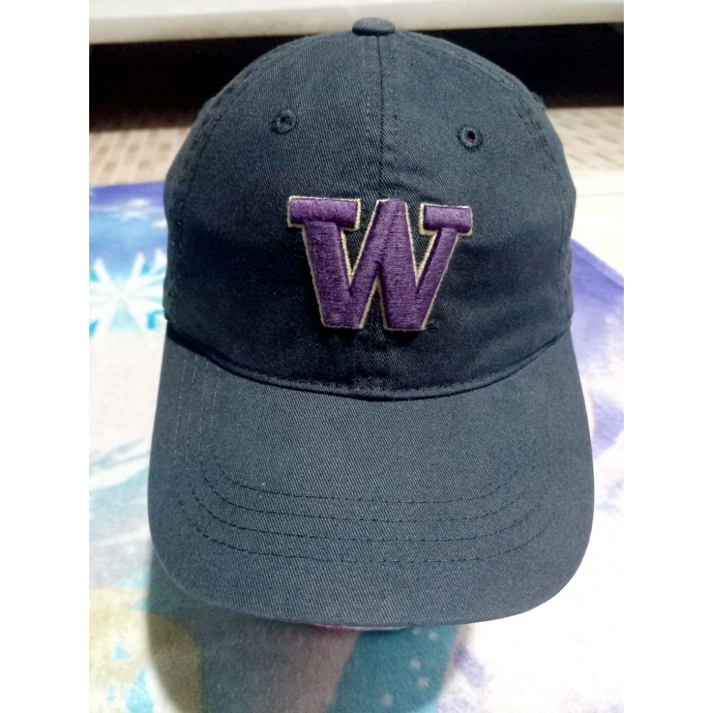Preloved Topi WASHINGTON HUSKIES ZEPHYR