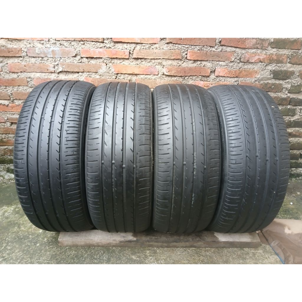 Ban Toyo 215/50 R18