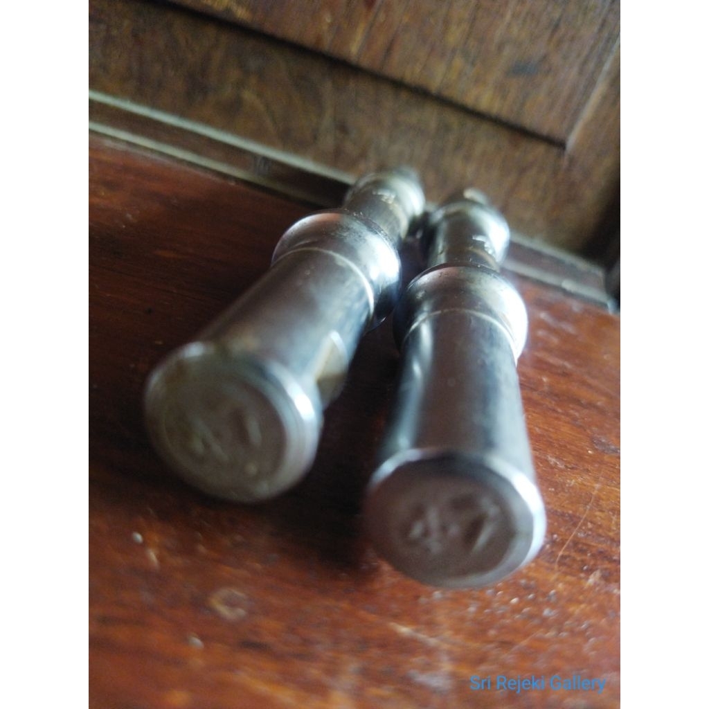 As Tengah Sepeda Onthel Raliegh Humber