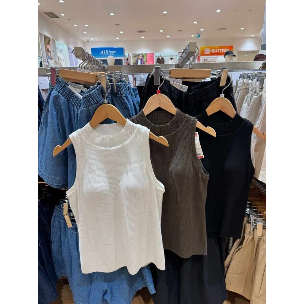 Uniqlo Tank Top Bra turtle Sale