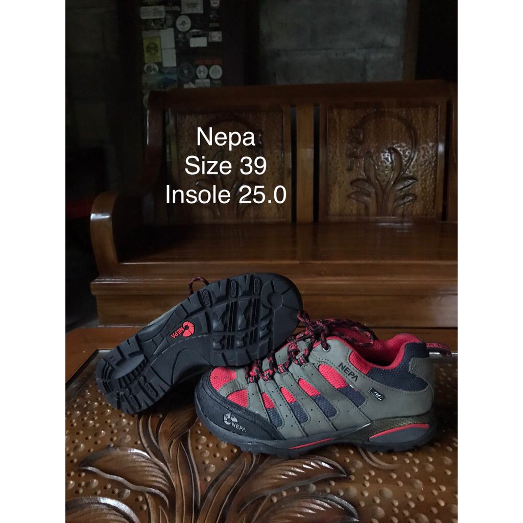 sepatu gunung nepa