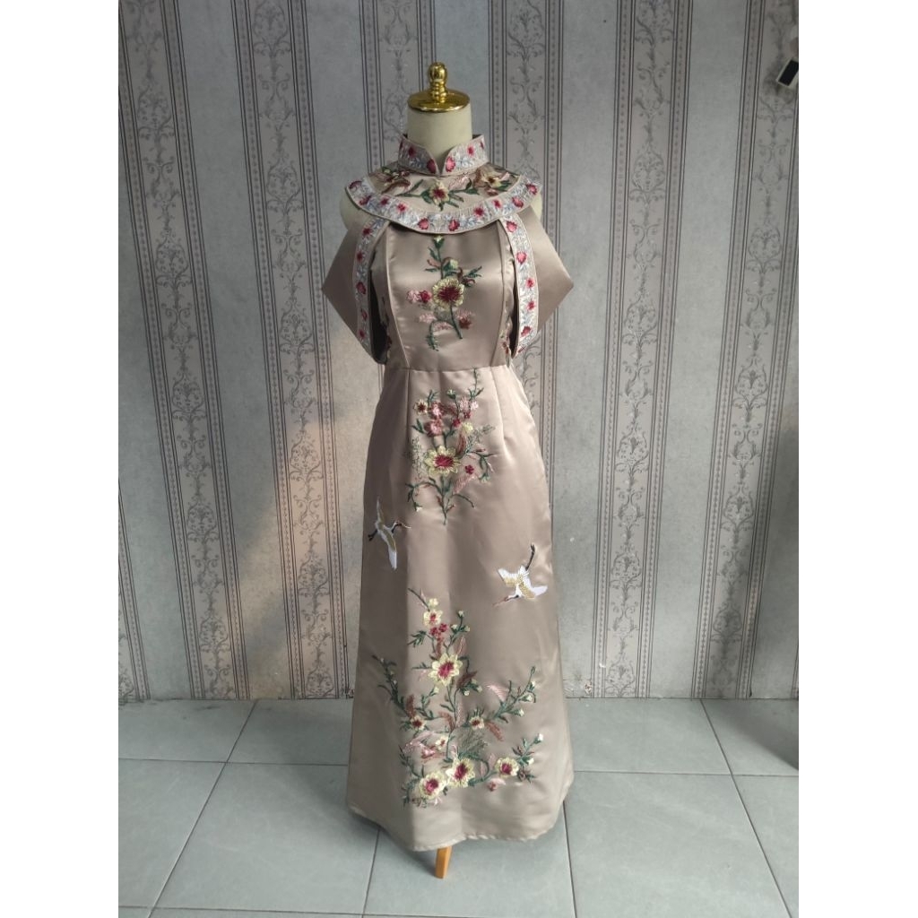 Cheongsam dress sangjit / tjingjing / qipao / gaun chinese