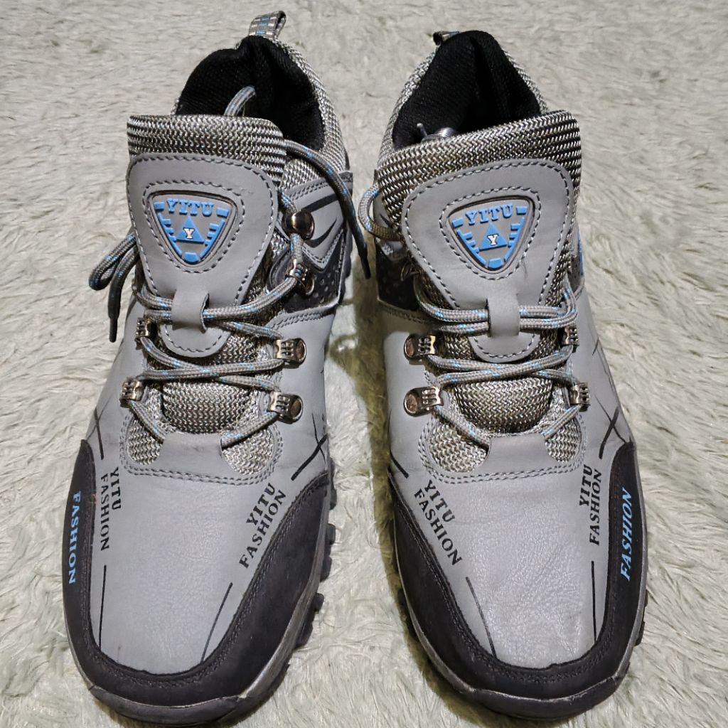 Sepatu lapangan Outdoor YITU size 41 insole 25.5 cm /255