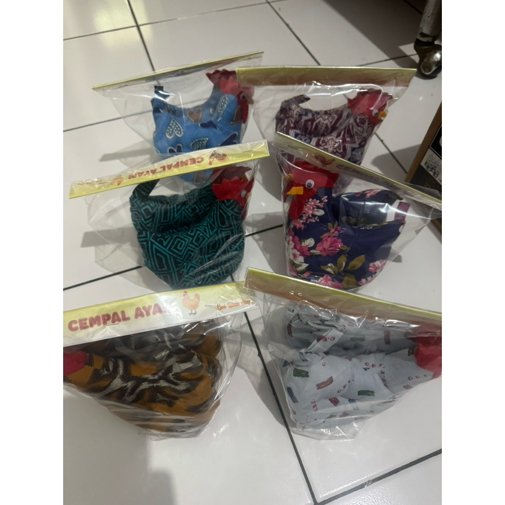 SEPASANG CEMPAL BENTUK AYAM