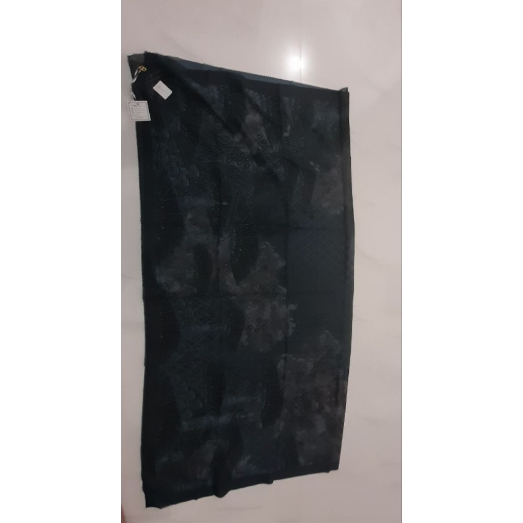 Buttonscarves Hitam XL NEW AS IS MEDINA 2 CONSISTENT