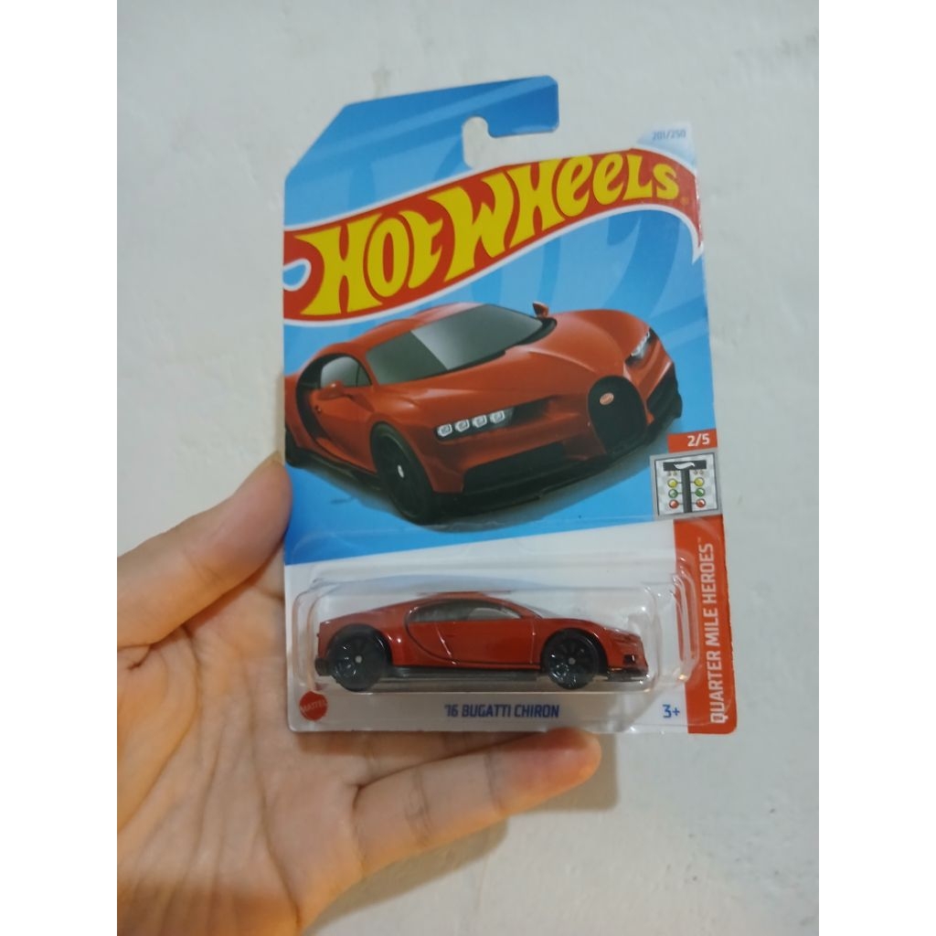Hot wheels bugatti chiron merah