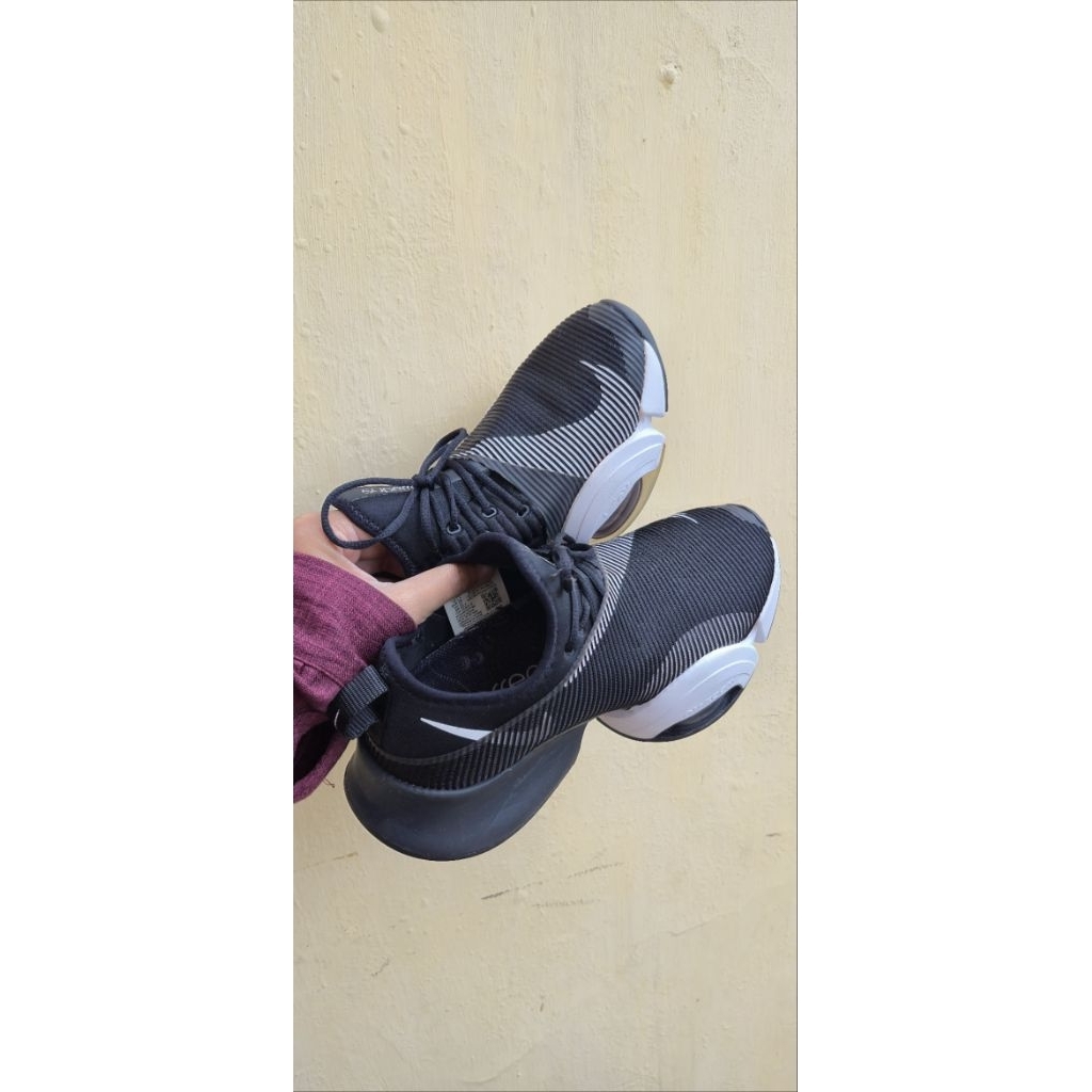 SEPATU OLAHRAGA nike