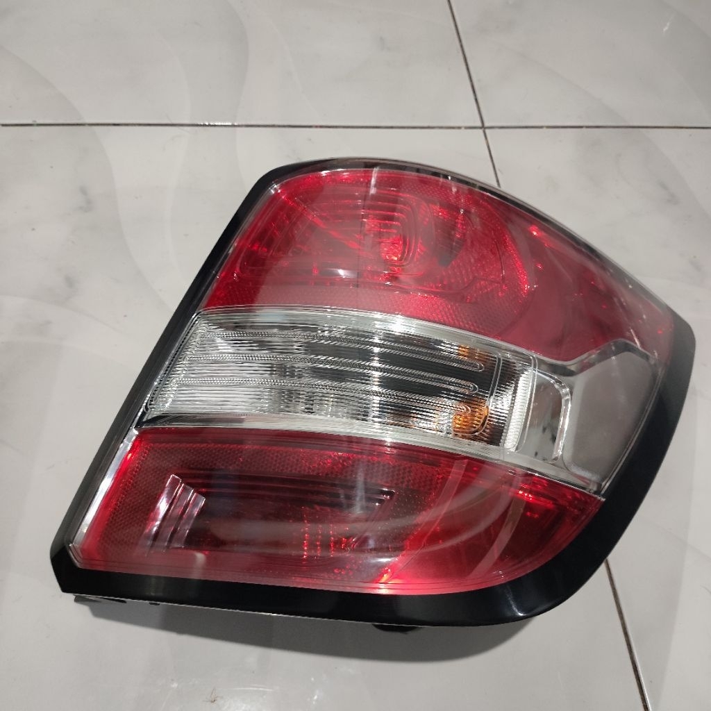 stoplamp lampu belakang Chevrolet spin kanan