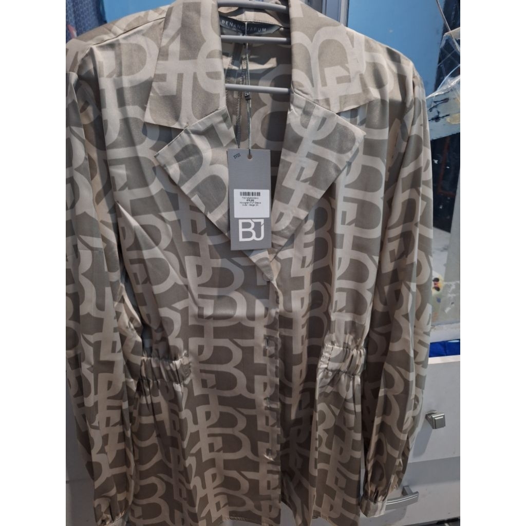 outer benang jarum monogram