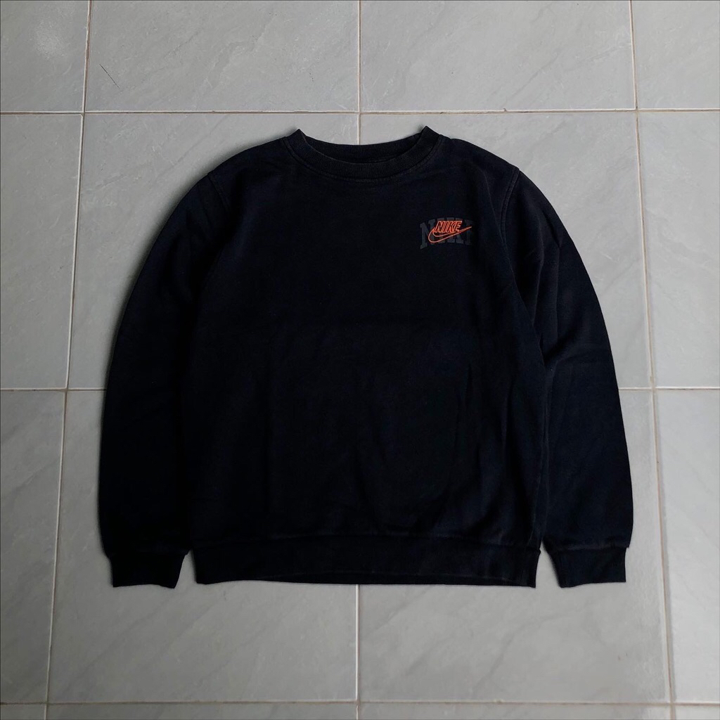 NIKE SWOOSH SMALL LOGO CREWNECK BLACK