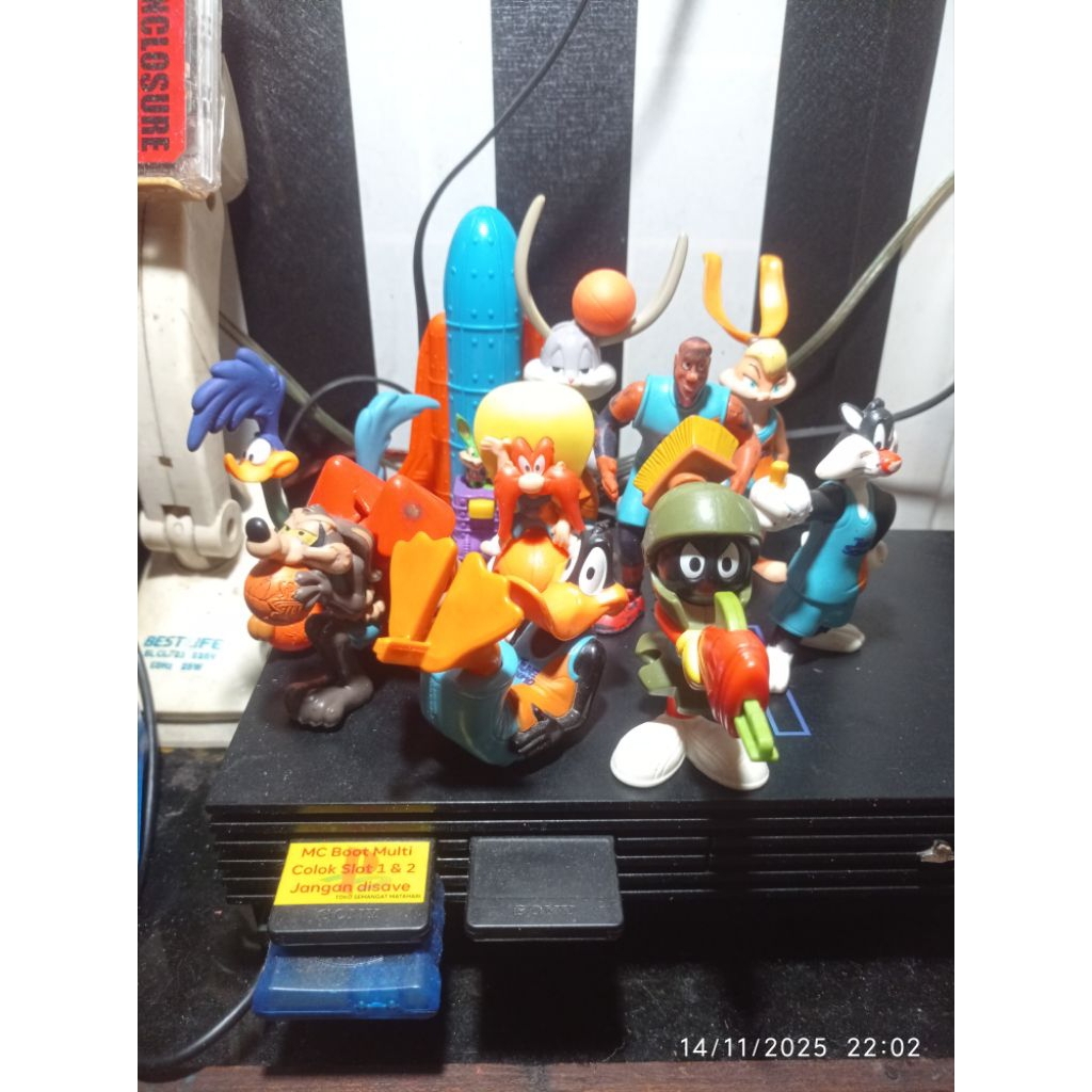figure space jam mcd bekas