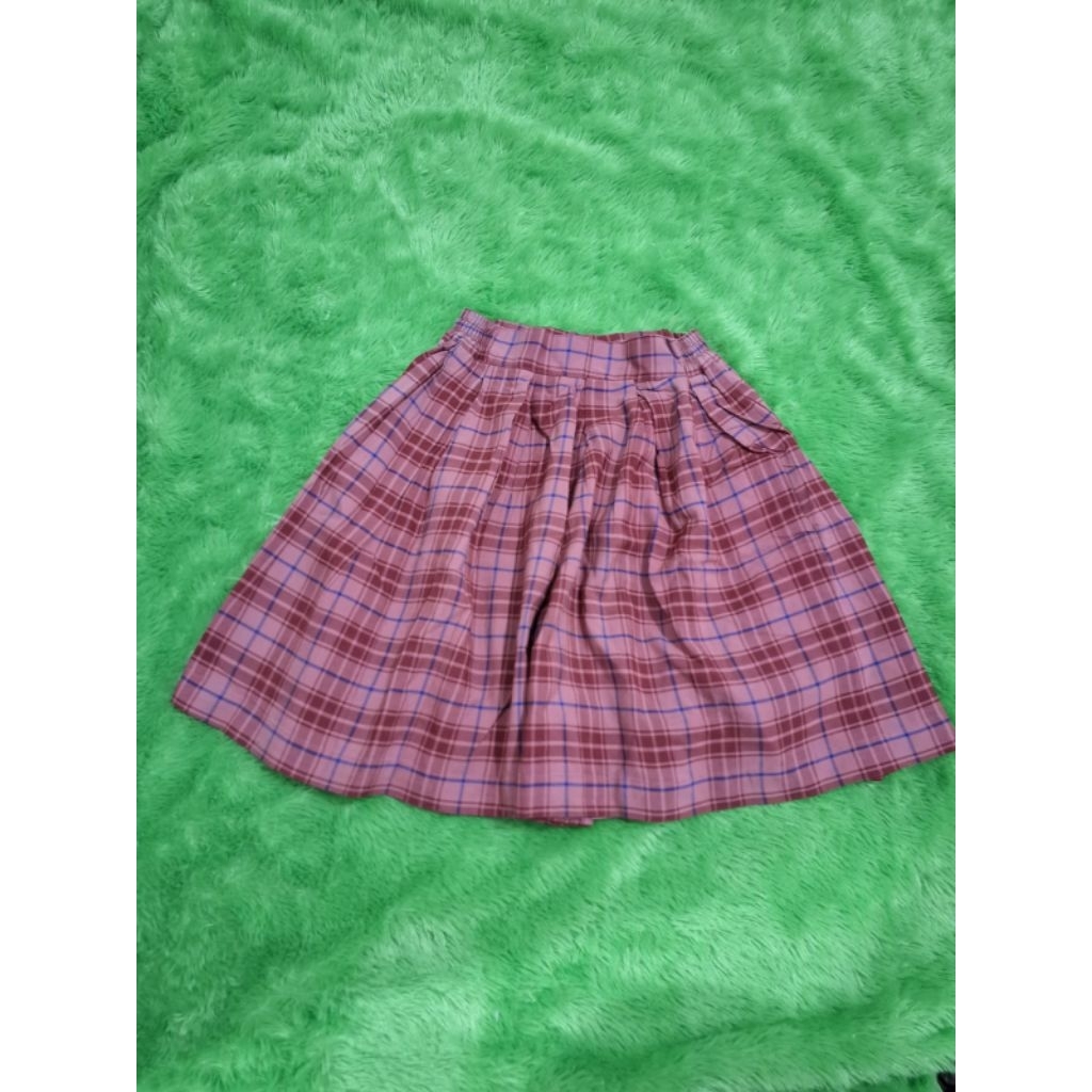 Seragam  SD Bpk penabur Rok celana kotak merah size M