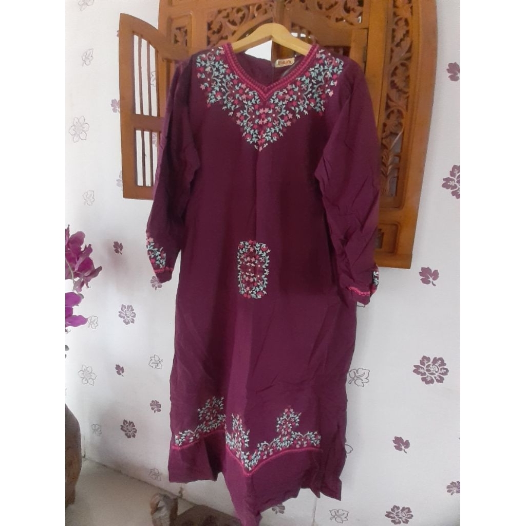 Baju Gamis Wanita Warna Merah Manggis Preloved Second Branded ' FALAH Collection ' ( LD 115 P 130 )