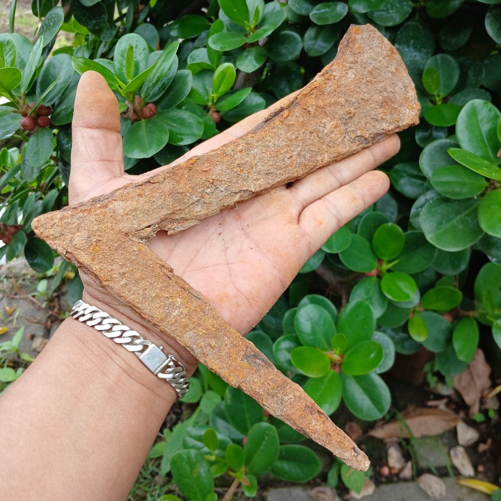 Koleksi Temuan Galian Tanah Jenis Kapak Pusaka KUNO Unik KaBudhan