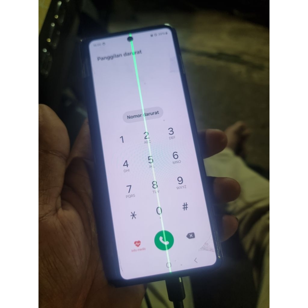 LCD depan Samsung Fold 3 minus garis