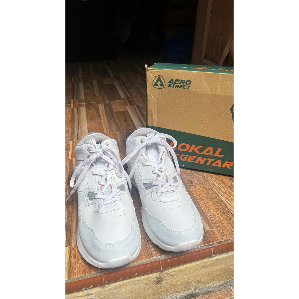 Sepatu Sneakers Merk Aero street